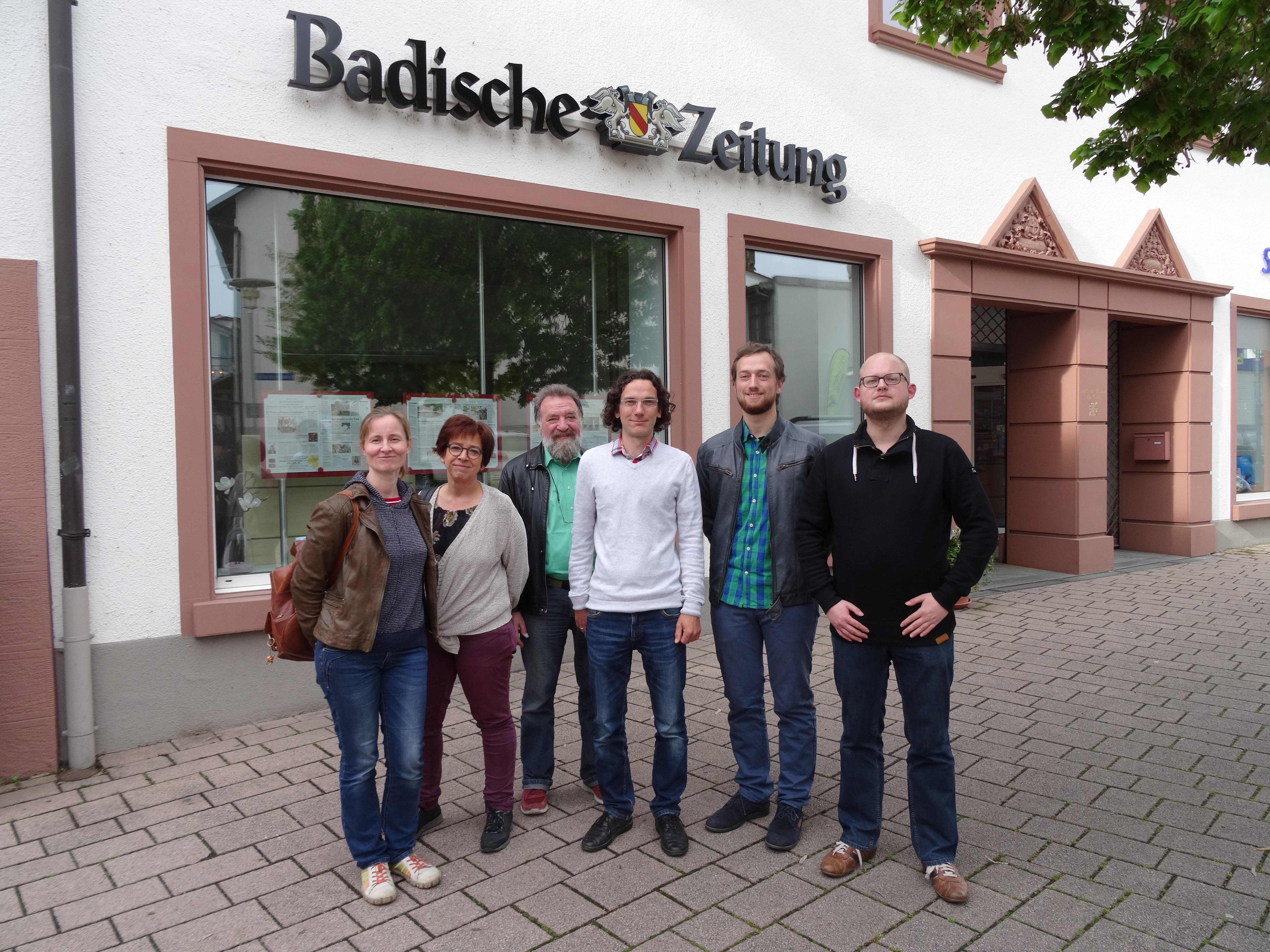 Einige Mitglieder von Bündnis 90/Die Grünen Ortsverband sChopfheim bei der Badiscen Zeitung in Schopfheim